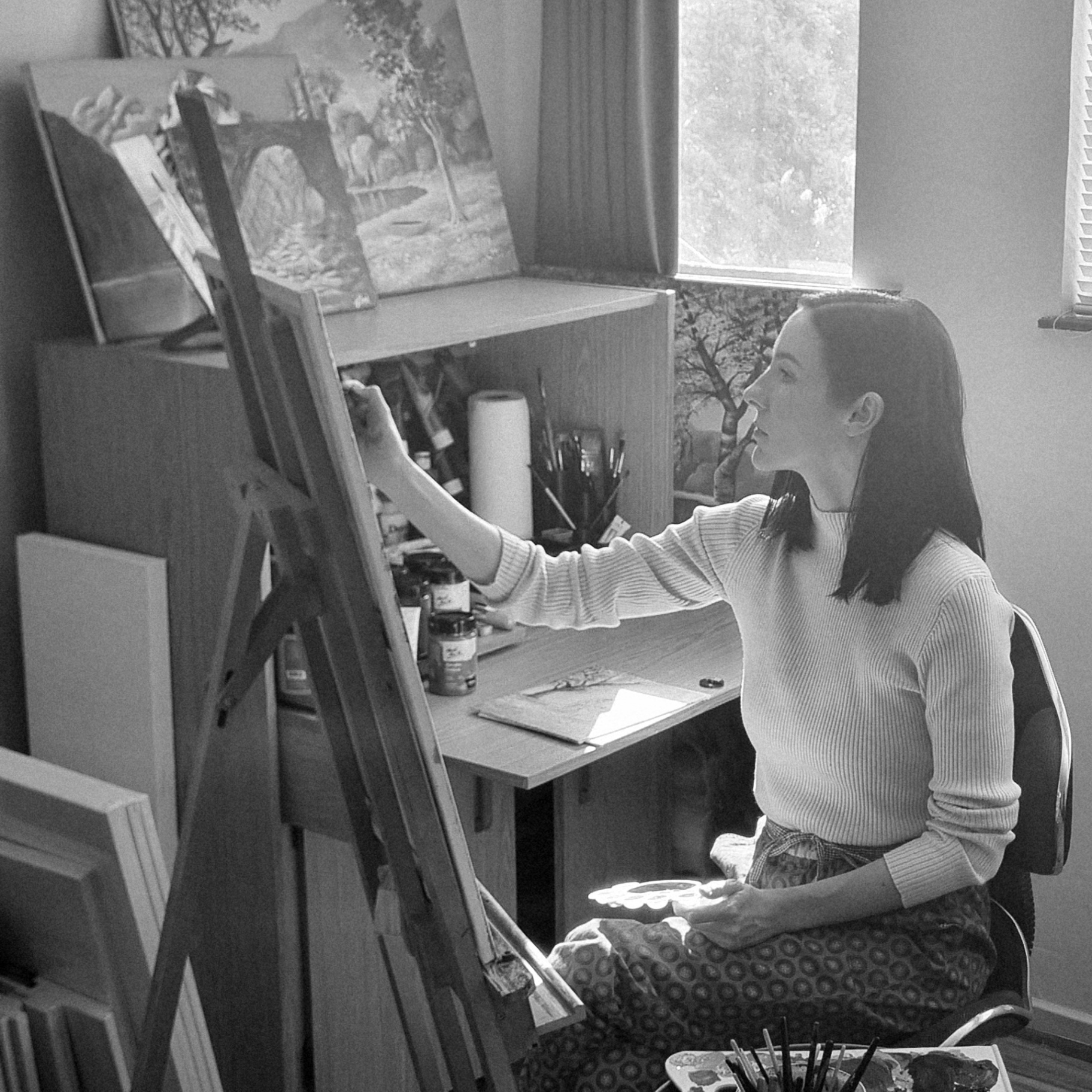 Melinda Viljoen painting a large tree canvas in her studio